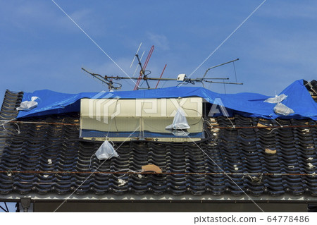 災難圖像_損壞的房子_藍色表 64778486