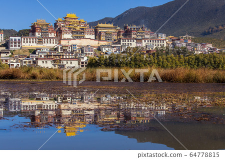 Songzanlin Temple also known as the Ganden ( 64778815