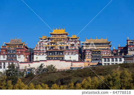 Songzanlin Temple also known as the Ganden ( 64778818