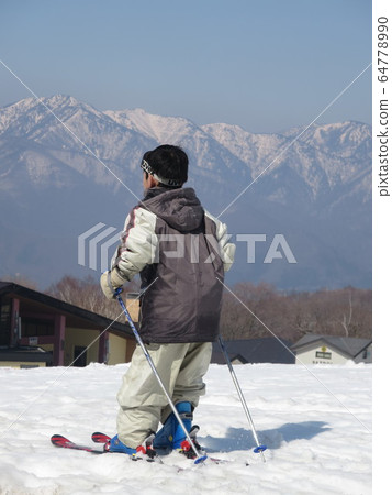 男孩滑雪 男孩滑雪 64778990