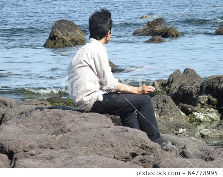Look at the sea Look at the sea 64778995