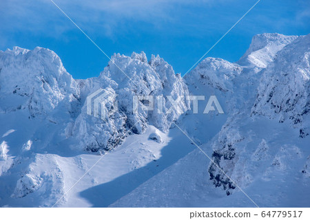 Tokachidake mountain range of snow Tokachidake mountain range of snow 64779517