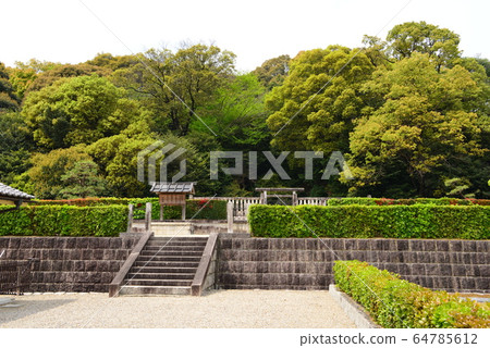 Tomb of Emperor Takeru 64785612