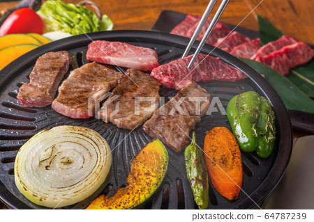 Japanese style luxury grilled beef Japanese style luxury grilled beef 64787239