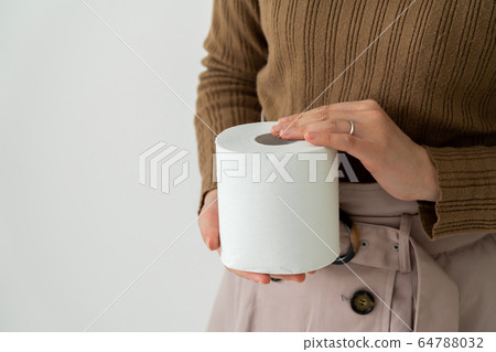 Women with toilet paper Women with toilet paper 64788032