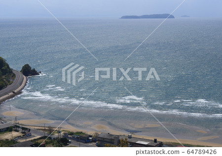 Ibukijima floats in the Kachinada and the Chichi-nagahama (the southern end) where the tide has begun to ebb 64789426