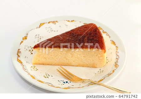 巴斯克風格的芝士蛋糕 巴斯克風格的芝士蛋糕 64791742