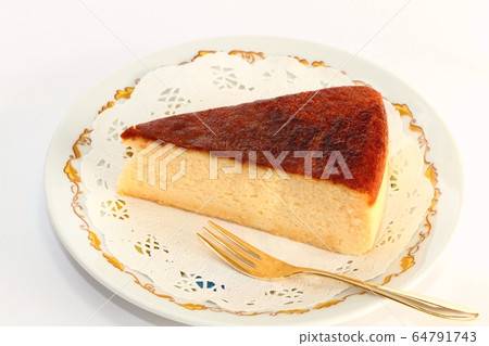 巴斯克風格的芝士蛋糕 64791743