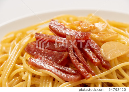 改善peperoncino（軟香腸和大蒜peperoncino）。 64792420