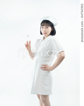 [White background] Nurse to inject [Knee] 64792991