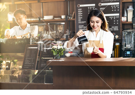 Woman barista working 64793934