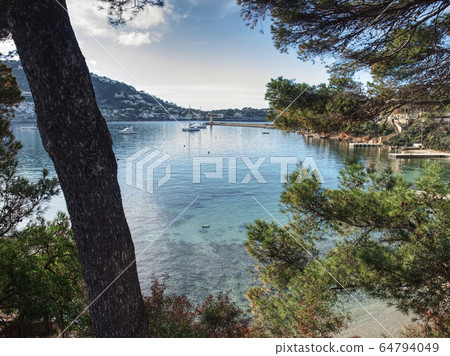 Sea bay with calm surface, anchored yachts Sea bay with calm surface, anchored yachts 64794049