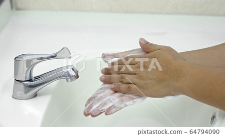 Hand Washing 64794090