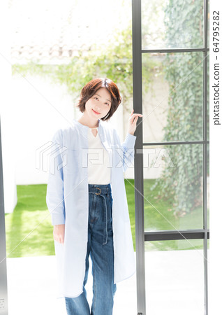 女性肖像 女性肖像 64795282