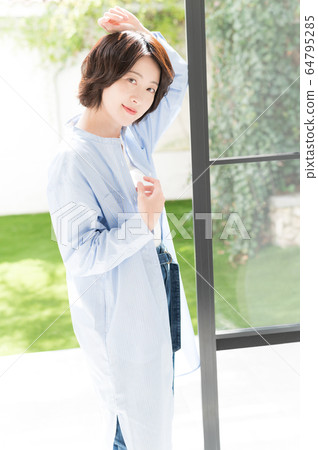 Female portrait Female portrait 64795285