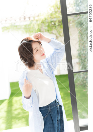 女性肖像 女性肖像 64795286