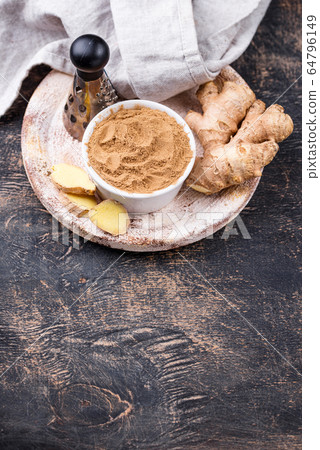 Natura ginger roots and powder 64796149