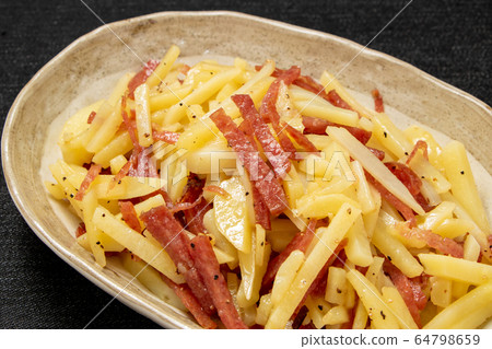 Stir-fried soft salami and potatoes (fried with black pepper). Stir-fried soft salami and potatoes (fried with black pepper). 64798659