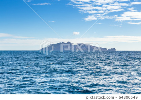 Active Volcano at White Island New Zealand. Volcanic Sulfur Crater Lake 64800549