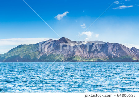 Active Volcano at White Island New Zealand. Volcanic Sulfur Crater Lake Active Volcano at White Island New Zealand. Volcanic Sulfur Crater Lake 64800555