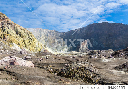 Active Volcano at White Island New Zealand. Volcanic Sulfur Crater Lake 64800565