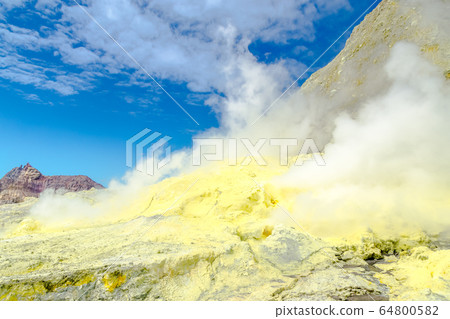 Active Volcano at White Island New Zealand. Volcanic Sulfur Crater Lake 64800582