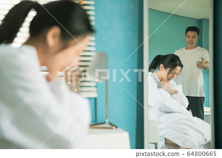 夫妻情侶家庭爭執糾紛家庭麻煩人素材 64800665