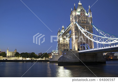 Tower Bridge at dusk, London, England 64806597