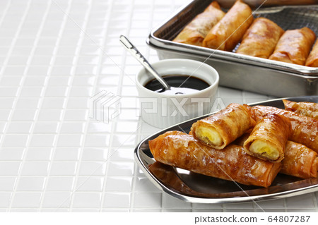 Philippine banana spring rolls 64807287