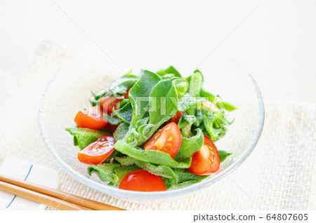 Ice plant and tomato salad Ice plant and tomato salad 64807605