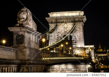 The Chain Bridge in Budapest in the evening. Sightseeing in Hungary The Chain Bridge in Budapest in the evening. Sightseeing in Hungary 64807932