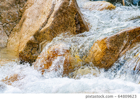 Water splash Sawa mountain stream [Nagano Prefecture] 64809623