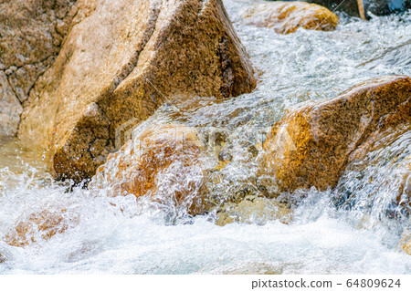 Water splash Sawa mountain stream [Nagano Prefecture] 64809624