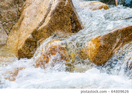 Water splash Sawa mountain stream [Nagano Prefecture] 64809626