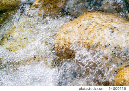 Water splash Sawa mountain stream [Nagano Prefecture] 64809636