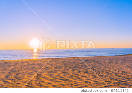 Beautiful tropical beach sea ocean with sunset or sunrise for travel vacation Beautiful tropical beach sea ocean with sunset or sunrise for travel vacation 64811541