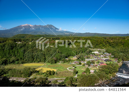長野縣懷田高原的山岳和山麓 64811564