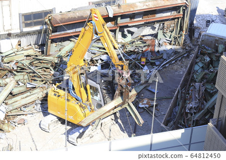 Demolition site working with a dismantling gripper Demolition site working with a dismantling gripper 64812450