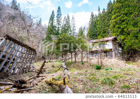 Disappearing village Disappearing village 64813113