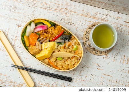 Japanese style famous lunch box (bento) Japanese style famous lunch box (bento) 64815009
