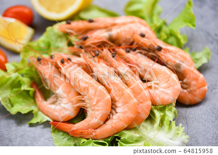 Cooking seafood shrimps prawns served on a table Cooking seafood shrimps prawns served on a table 64815958