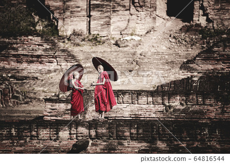 Pa Hto Taw Gyi 64816544