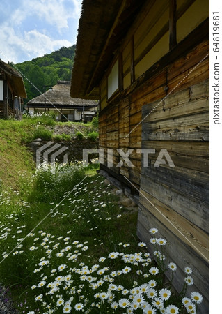瑪格麗特在南會津鎮前澤聯排別墅的一家音樂店裡 瑪格麗特在南會津鎮前澤聯排別墅的一家音樂店裡 64819681