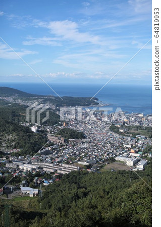 A panoramic view of Otaru city (from the top of Mt. Otaru Tengu) 64819953