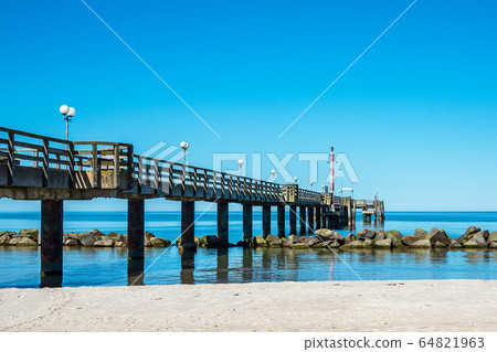 Pier on the Baltic Sea coast in Wustrow, Germany 64821963