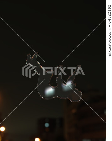 CG three-dimensional illustration Silhouette images of men and women falling from the sky 64822192