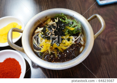 Jjajang烏冬面，烏冬面，jjajang，食品，食物攝影，鍋，銀鍋 64823087