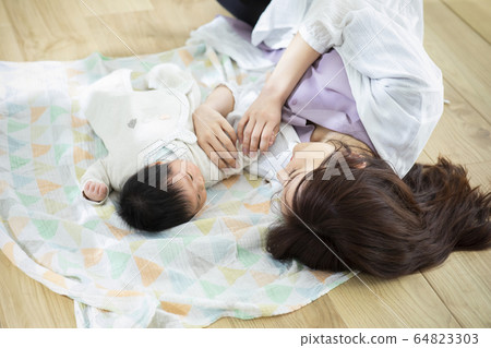 Mom and baby Mom and baby 64823303