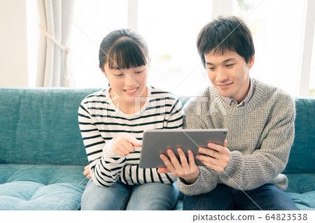 Male and female teens 64823538