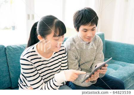 Male and female teens 64823539